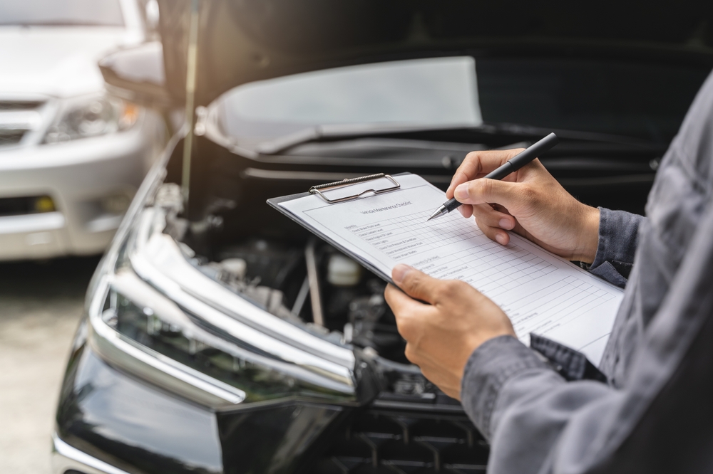 Signing an auto insurance contract