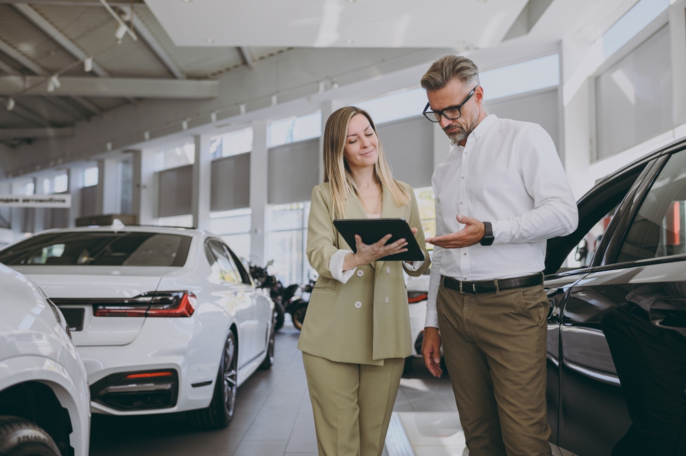 Auto insurance agent and a client