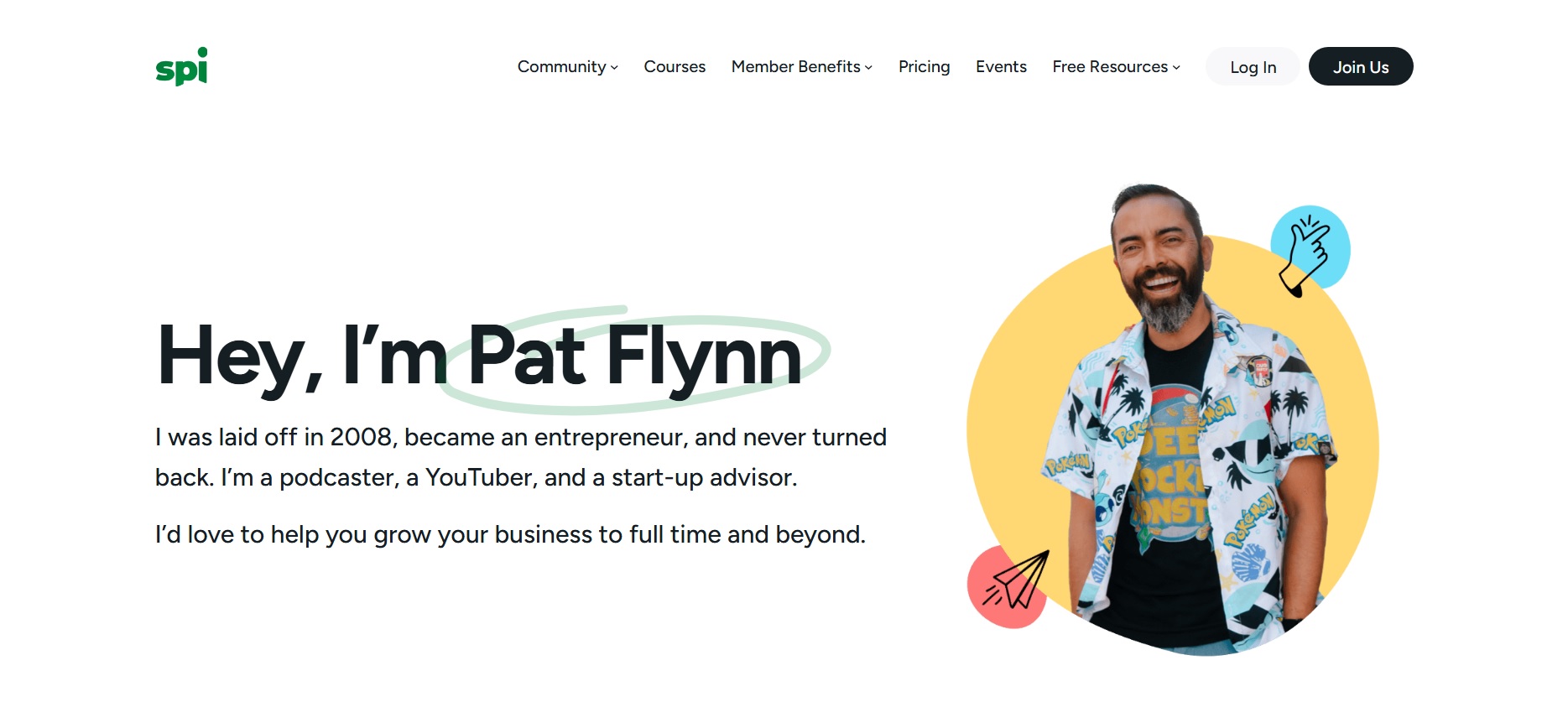Homepage of Smart Passive Income featuring Pat Flynn&rsquo;s portrait in summer clothes with some info about him and the inscription "Hey, I'm Pat Flynn"